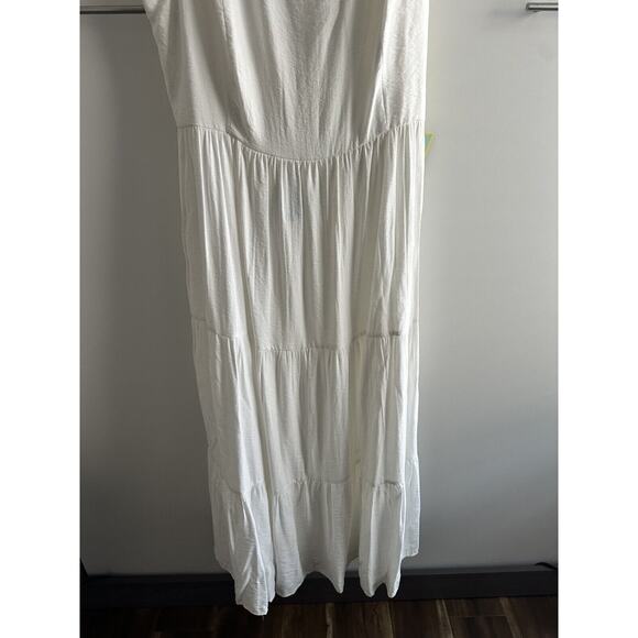 NWT CECE Size XL White Tiered Maxi Dress Coastal Cut Out Back Portrait Beach - Picture 9 of 16